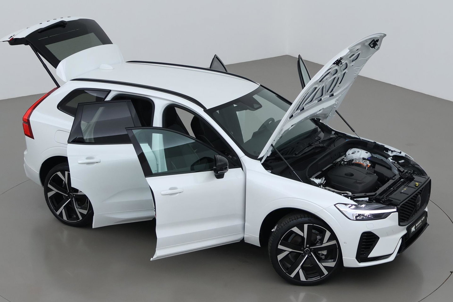 Volvo XC60 T8 Plus Black Edition | FACELIFT | 360° Camera | Harman/Kardon | ACC | Stoel+Stuurverwarming | BLIS