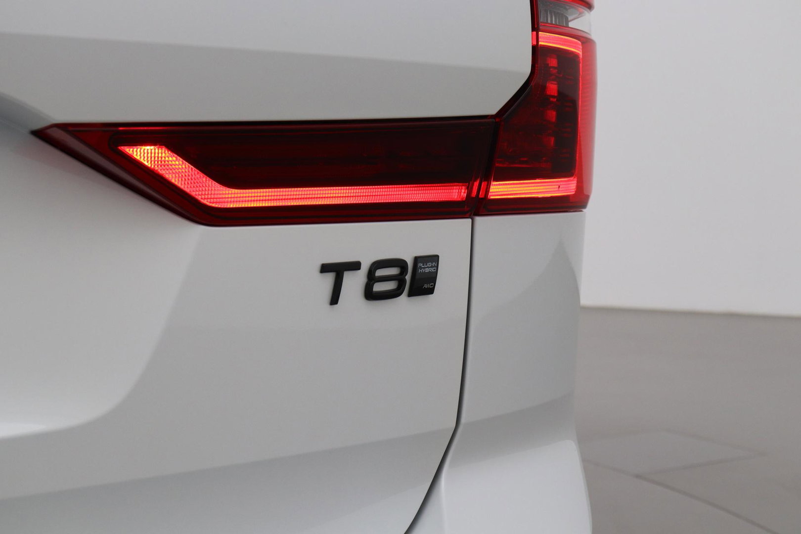 Volvo XC60 T8 Plus Black Edition | FACELIFT | 360° Camera | Harman/Kardon | ACC | Stoel+Stuurverwarming | BLIS