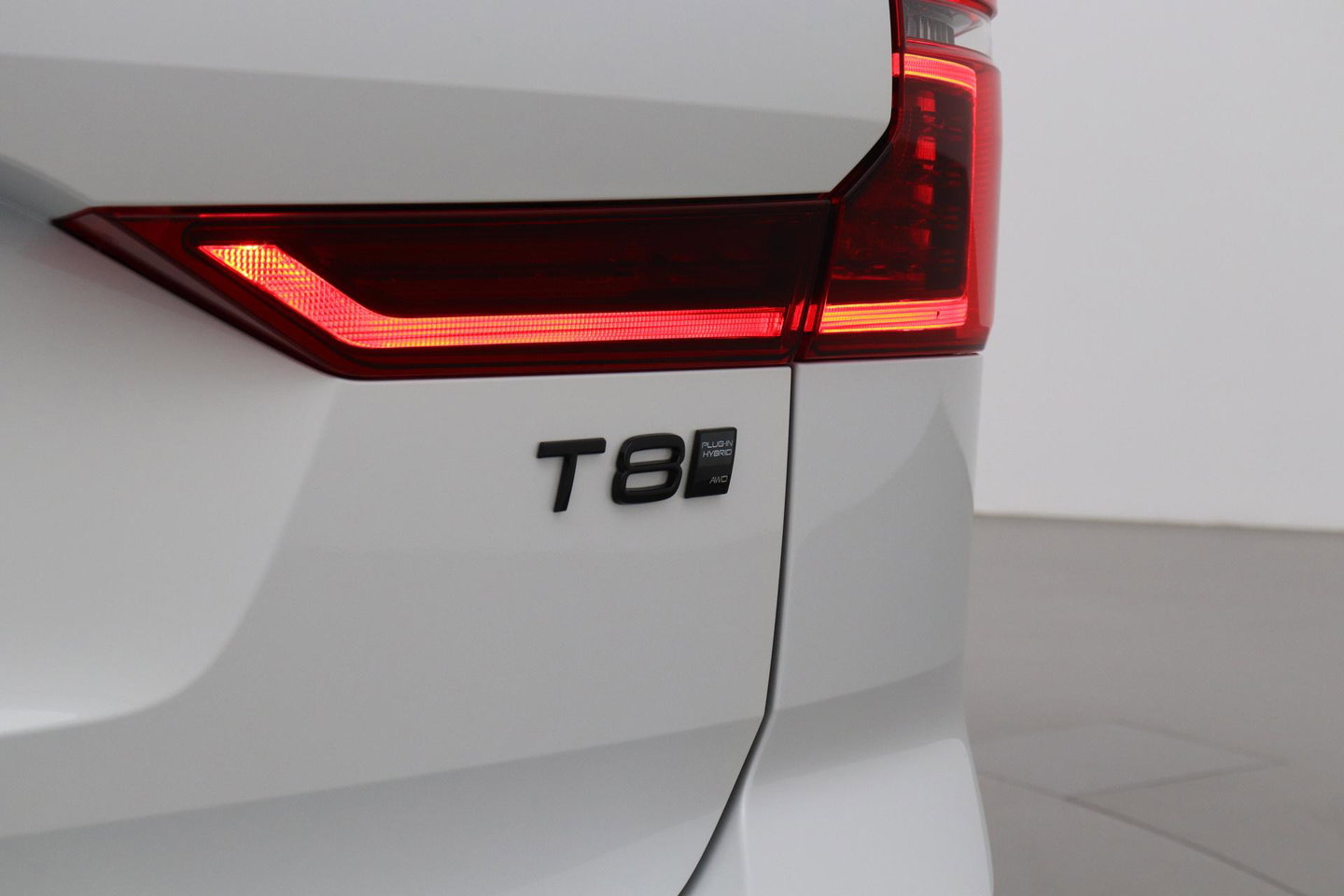 Volvo XC60 T8 Plus Black Edition | FACELIFT | 360° Camera | Harman/Kardon | ACC | Stoel+Stuurverwarming | BLIS