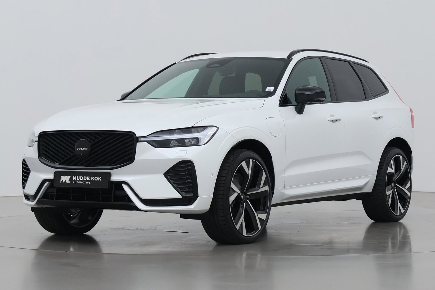Volvo XC60 T8 Plus Black Edition | FACELIFT | 360° Camera | Harman/Kardon | ACC | Stoel+Stuurverwarming | BLIS