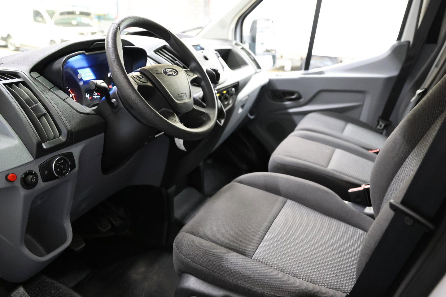 Ford Transit 2.0 TDCI BAKWAGEN MET LAADKLEP EURO 6