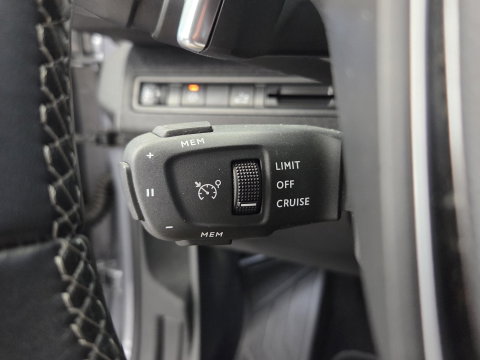 Peugeot 5008 1.2 PureTech Blue Lease Allure 7-Persoons Navigatie Full-led