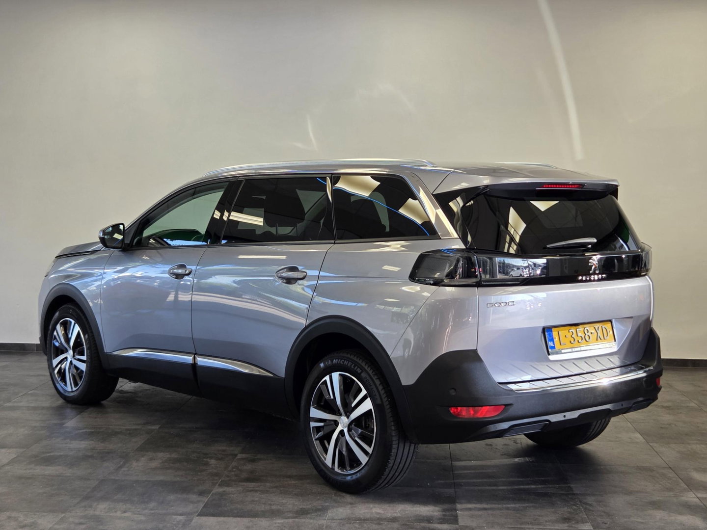 Peugeot 5008 1.2 PureTech Blue Lease Allure 7-Persoons Navigatie Full-led