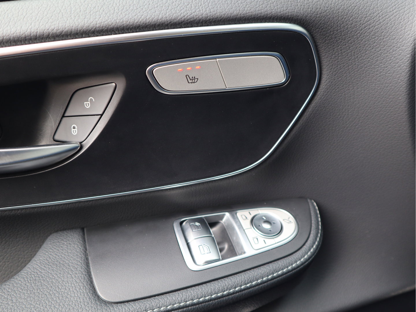Mercedes-Benz EQV 300 L3 Extra lang - 7 Persoons - Avantgarde - Airmatic - AMG