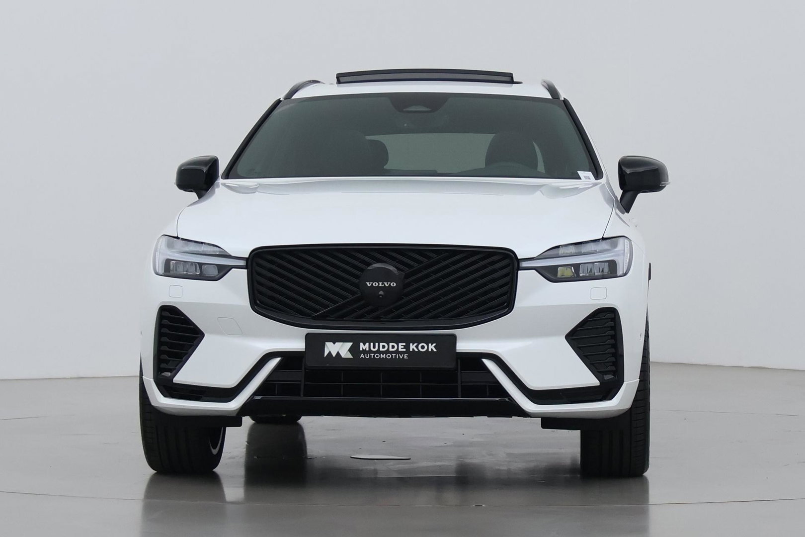 Volvo XC60 T6 Plus Black Edition | Harman/Kardon | Pilot Assist | Panoramadak | 360° Camera | Head-Up | Stoel+Stuurverwarming | 21 Inch