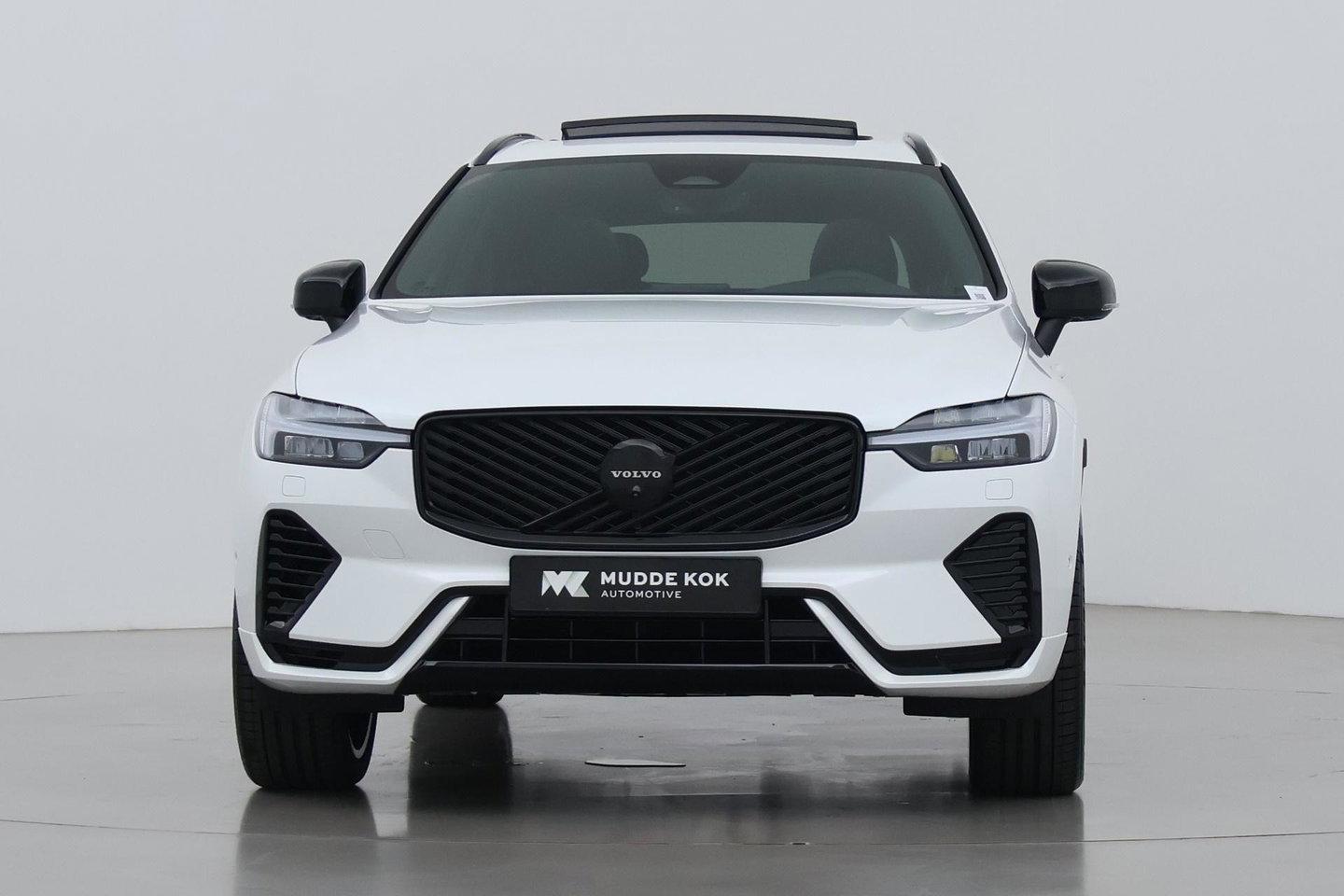 Volvo XC60 T6 Plus Black Edition | Harman/Kardon | Pilot Assist | Panoramadak | 360° Camera | Head-Up | Stoel+Stuurverwarming | 21 Inch