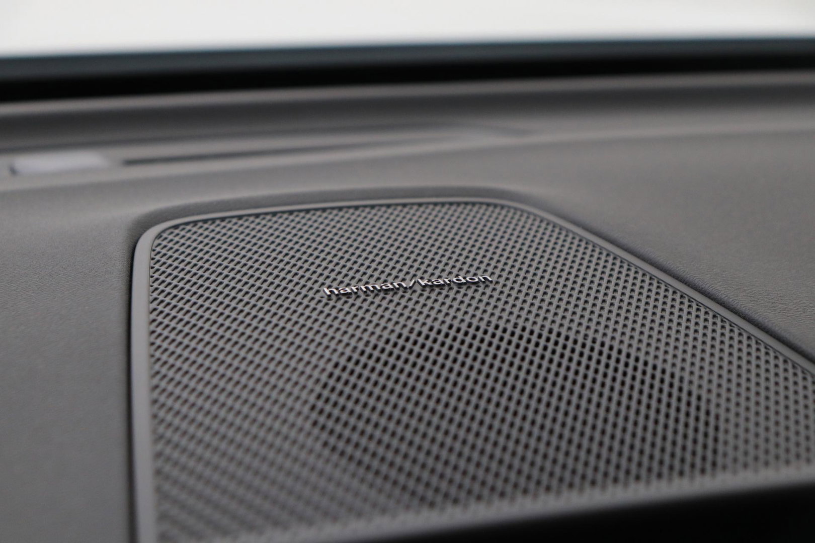 Volvo XC60 T6 Plus Black Edition | Harman/Kardon | Pilot Assist | Panoramadak | 360° Camera | Head-Up | Stoel+Stuurverwarming | 21 Inch