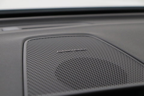Volvo XC60 T6 Plus Black Edition | Harman/Kardon | Pilot Assist | Panoramadak | 360° Camera | Head-Up | Stoel+Stuurverwarming | 21 Inch