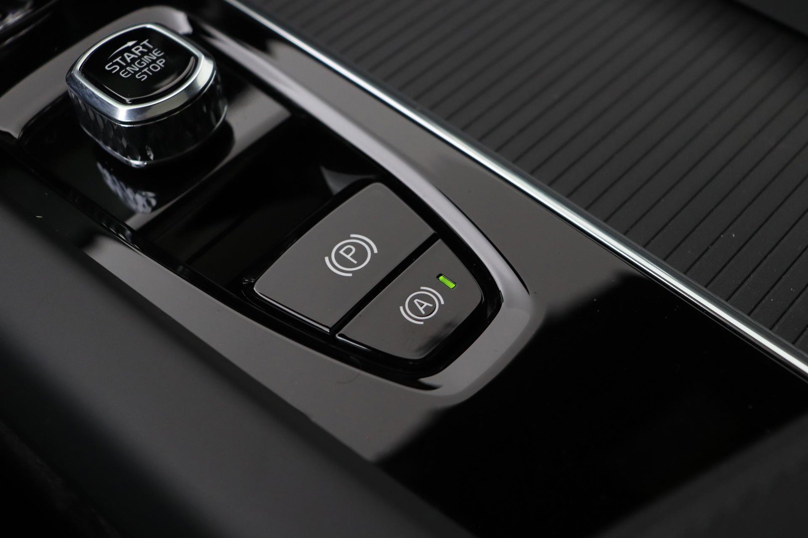 Volvo XC60 T6 Plus Black Edition | Harman/Kardon | Pilot Assist | Panoramadak | 360° Camera | Head-Up | Stoel+Stuurverwarming | 21 Inch