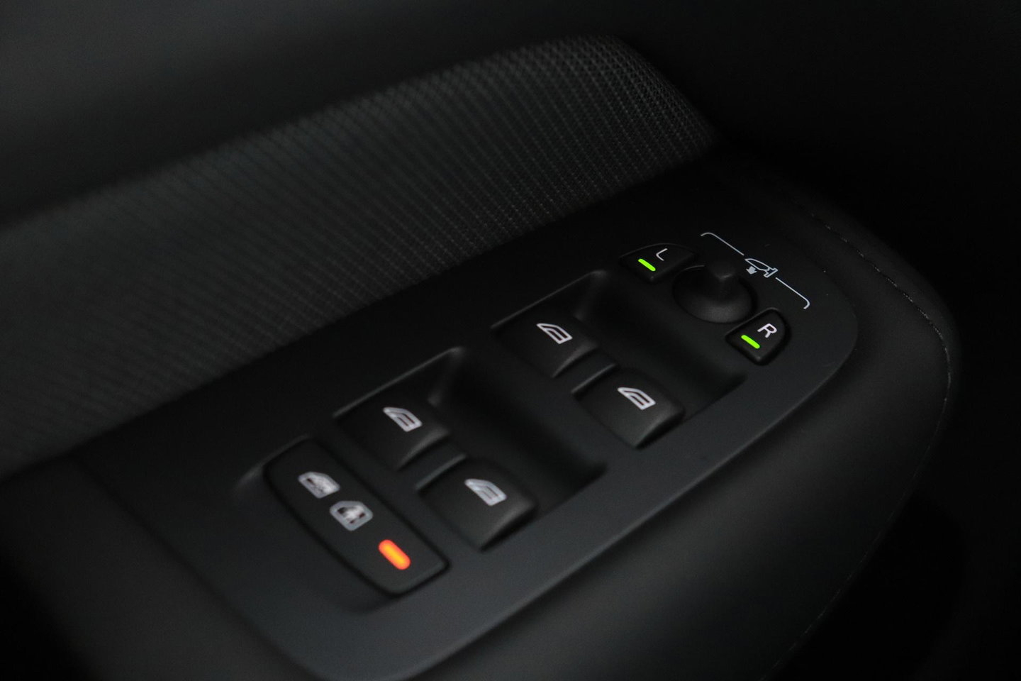 Volvo XC60 T6 Plus Black Edition | Harman/Kardon | Pilot Assist | Panoramadak | 360° Camera | Head-Up | Stoel+Stuurverwarming | 21 Inch