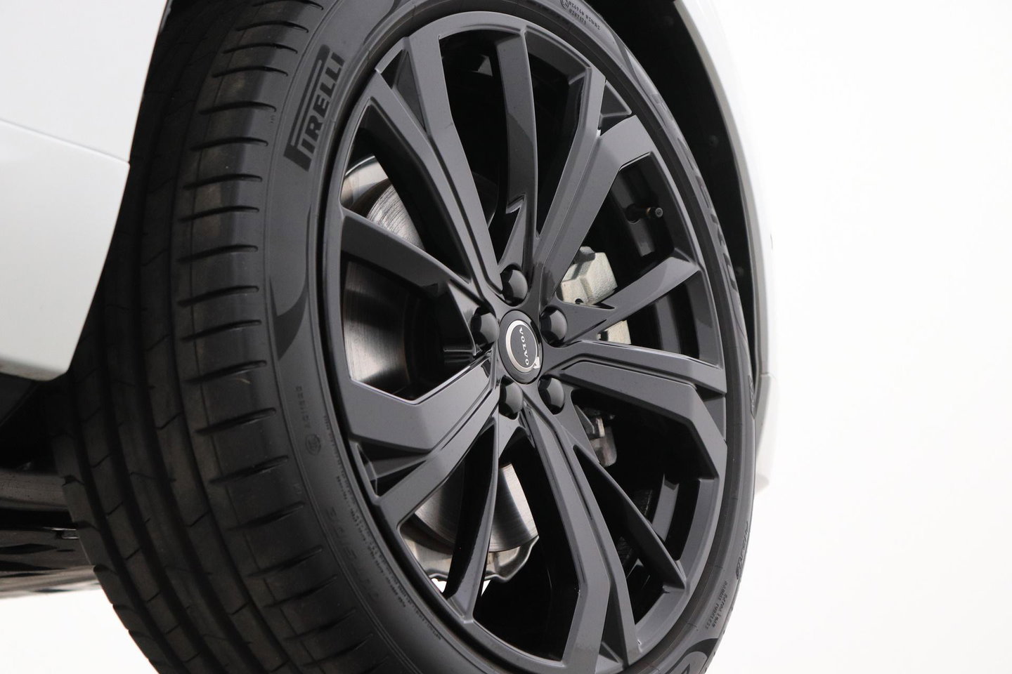 Volvo XC60 T6 Plus Black Edition | Harman/Kardon | Pilot Assist | Panoramadak | 360° Camera | Head-Up | Stoel+Stuurverwarming | 21 Inch