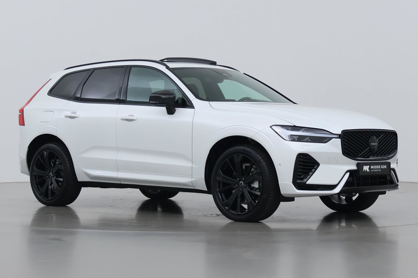 Volvo XC60 T6 Plus Black Edition | Harman/Kardon | Pilot Assist | Panoramadak | 360° Camera | Head-Up | Stoel+Stuurverwarming | 21 Inch