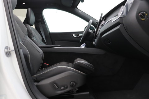 Volvo XC60 T6 Plus Black Edition | Harman/Kardon | Pilot Assist | Panoramadak | 360° Camera | Head-Up | Stoel+Stuurverwarming | 21 Inch
