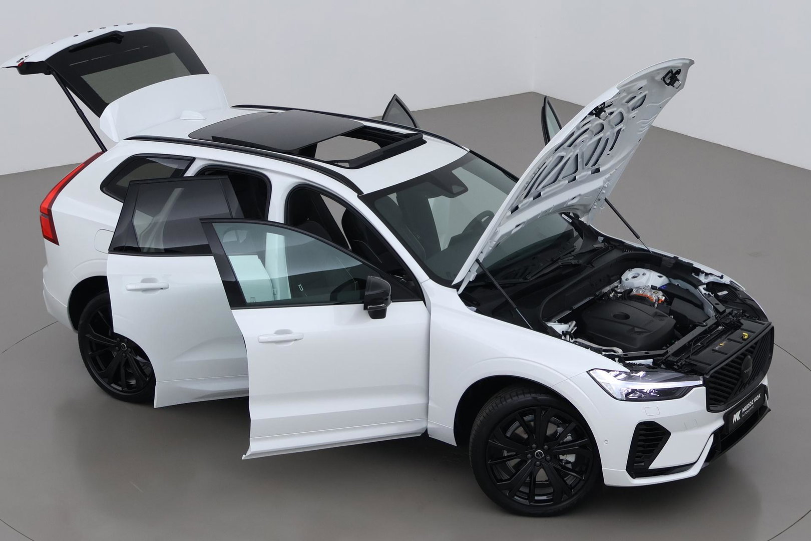 Volvo XC60 T6 Plus Black Edition | Harman/Kardon | Pilot Assist | Panoramadak | 360° Camera | Head-Up | Stoel+Stuurverwarming | 21 Inch