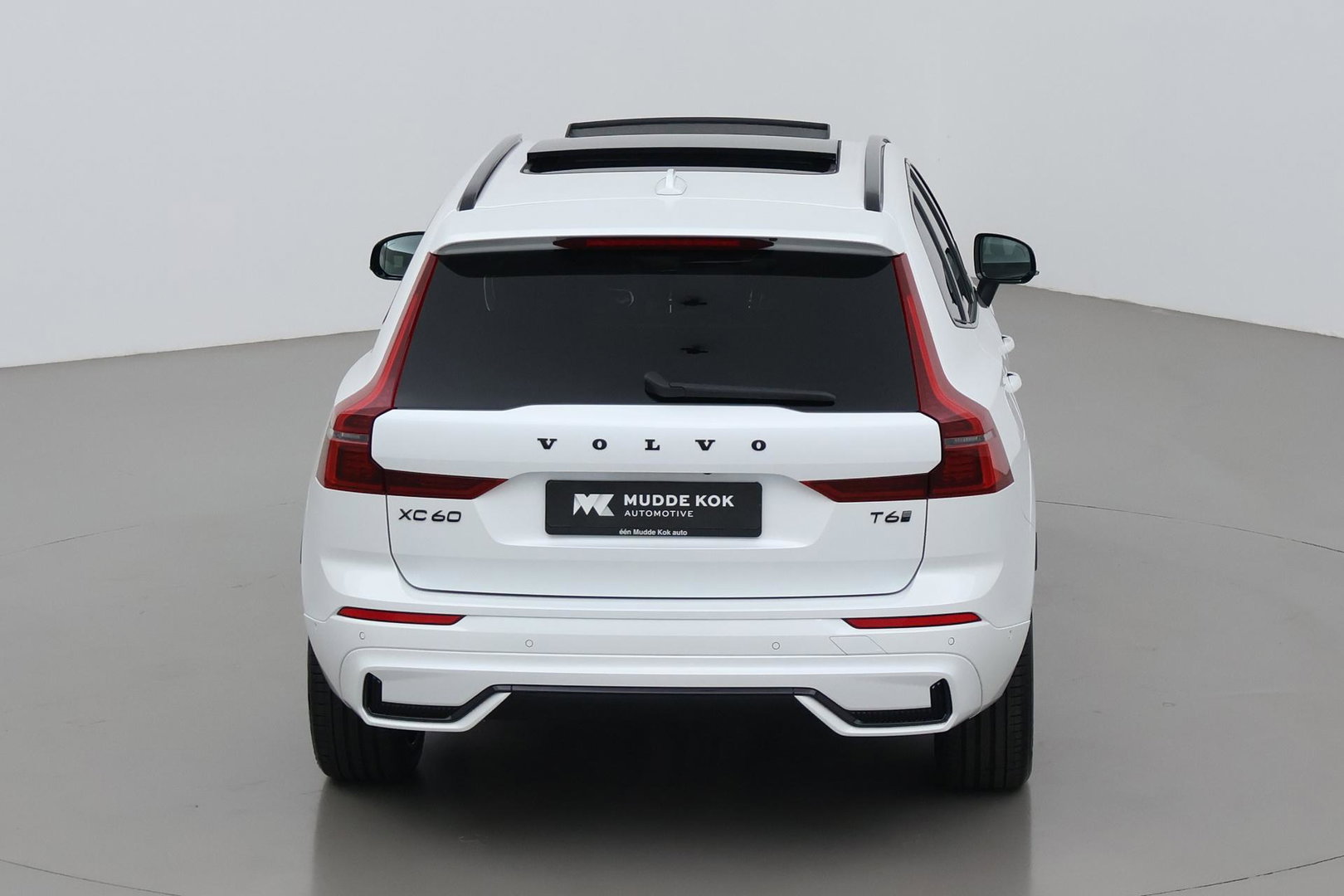 Volvo XC60 T6 Plus Black Edition | Harman/Kardon | Pilot Assist | Panoramadak | 360° Camera | Head-Up | Stoel+Stuurverwarming | 21 Inch