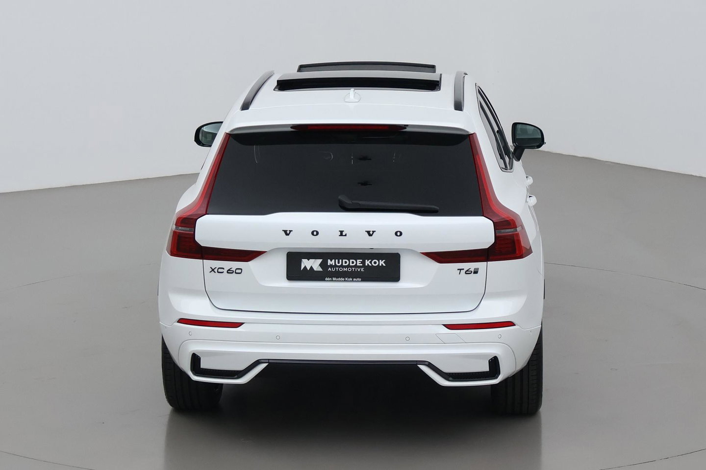 Volvo XC60 T6 Plus Black Edition | Harman/Kardon | Pilot Assist | Panoramadak | 360° Camera | Head-Up | Stoel+Stuurverwarming | 21 Inch