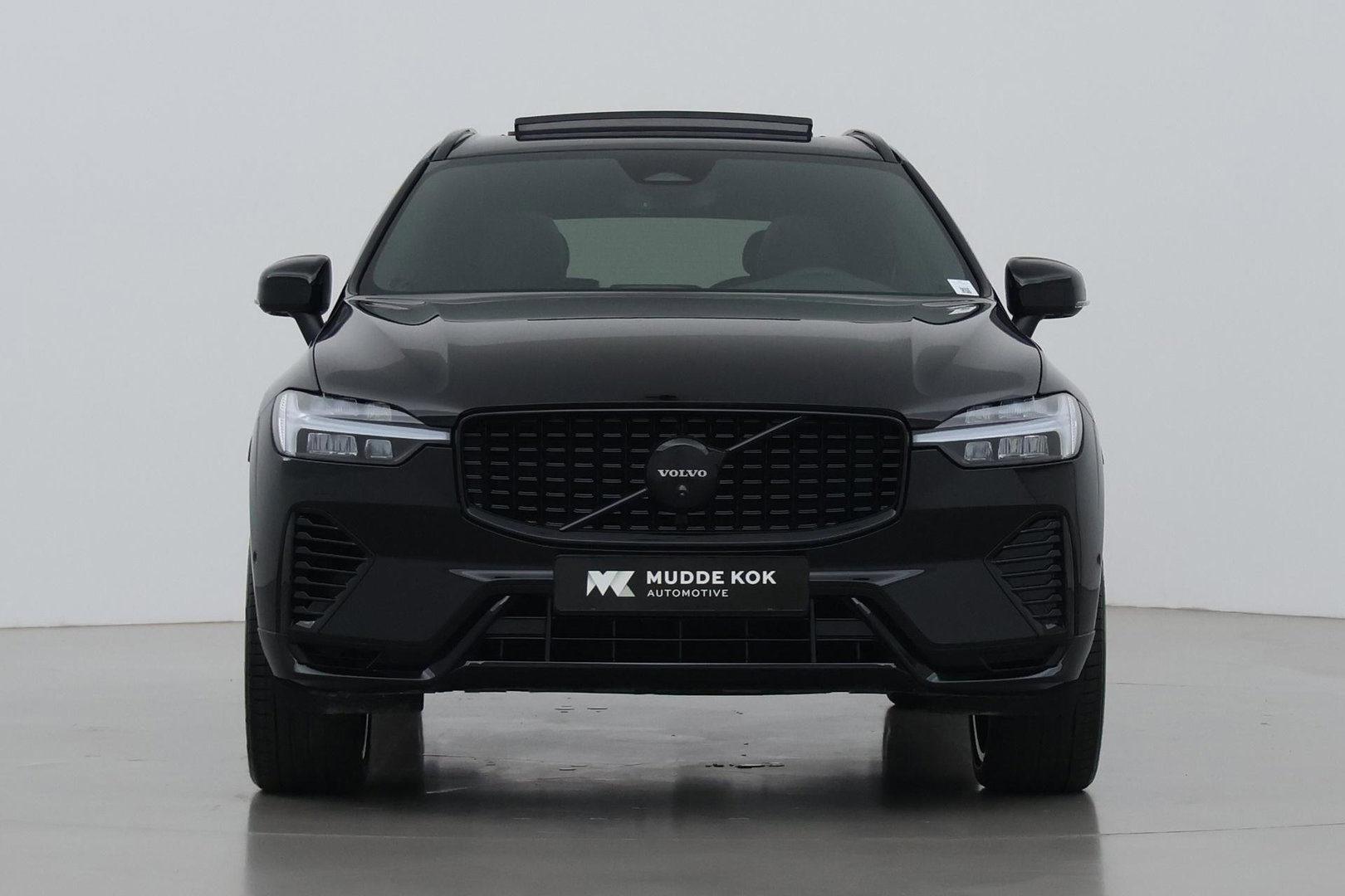 Volvo XC60 2.0 T6 Plug-in hybrid AWD Plus Black Edition | Panoramadak | Harman/Kardon | BLIS | Sportstoelen