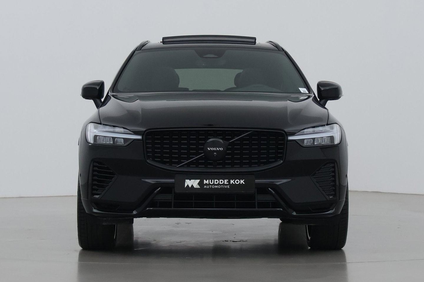 Volvo XC60 2.0 T6 Plug-in hybrid AWD Plus Black Edition | Panoramadak | Harman/Kardon | BLIS | Sportstoelen