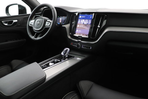 Volvo XC60 2.0 T6 Plug-in hybrid AWD Plus Black Edition | Panoramadak | Harman/Kardon | BLIS | Sportstoelen