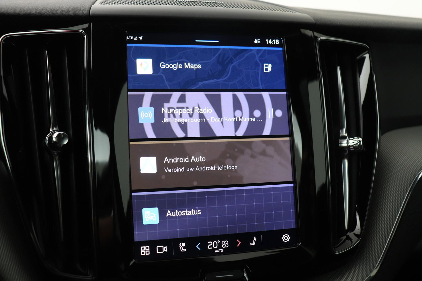 Volvo XC60 2.0 T6 Plug-in hybrid AWD Plus Black Edition | Panoramadak | Harman/Kardon | BLIS | Sportstoelen