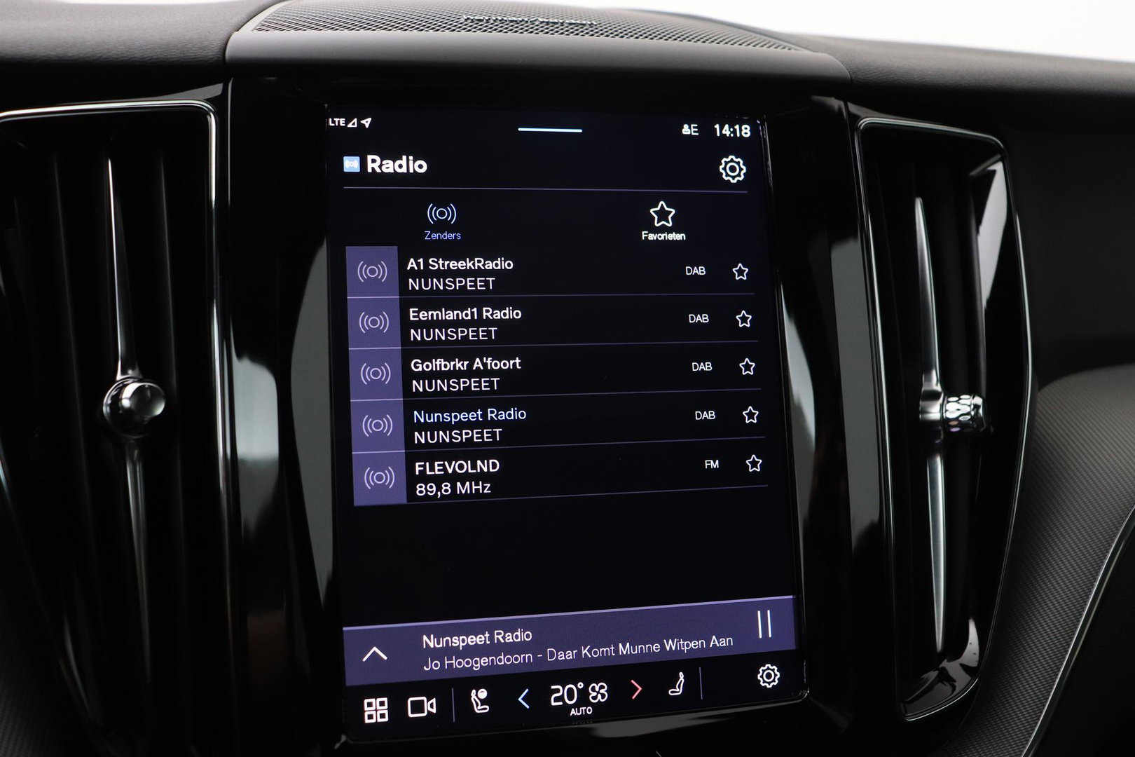 Volvo XC60 2.0 T6 Plug-in hybrid AWD Plus Black Edition | Panoramadak | Harman/Kardon | BLIS | Sportstoelen
