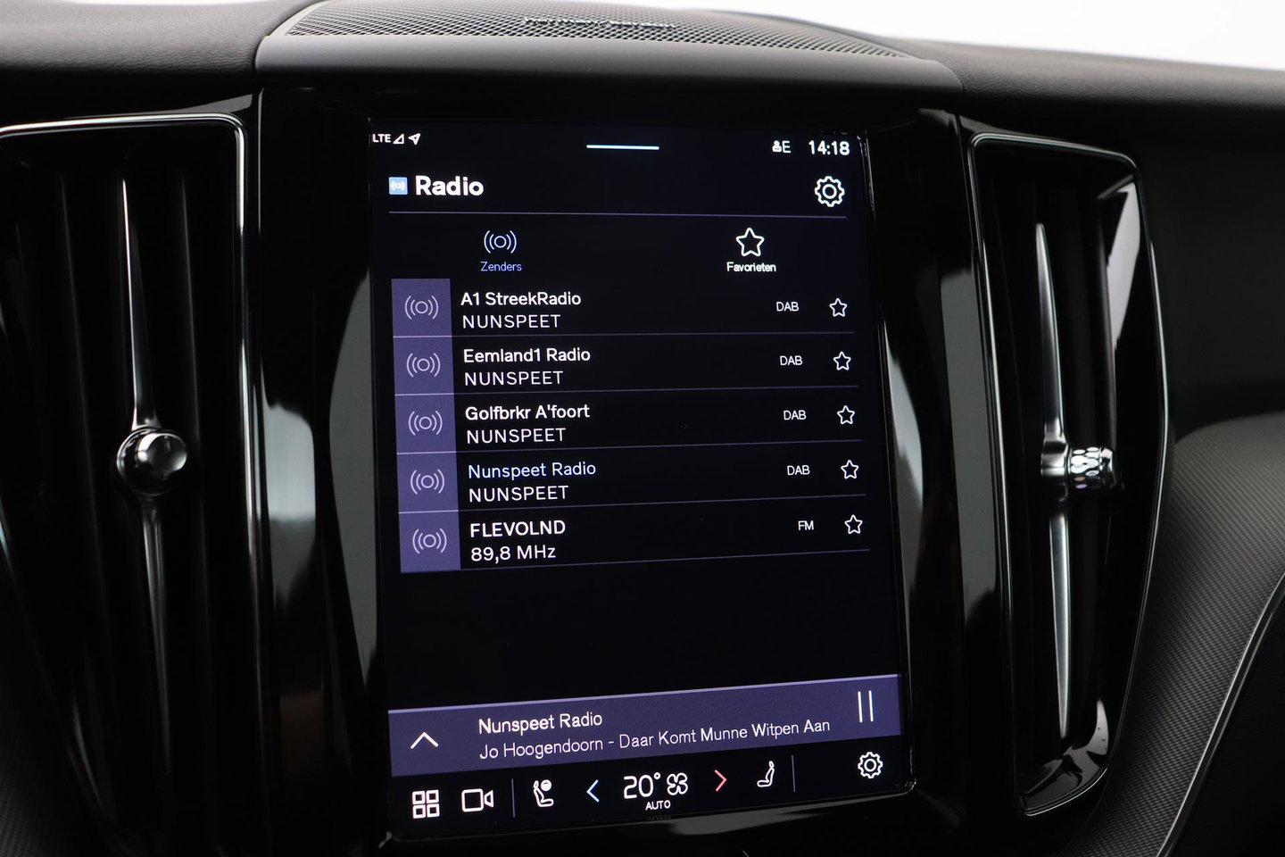 Volvo XC60 2.0 T6 Plug-in hybrid AWD Plus Black Edition | Panoramadak | Harman/Kardon | BLIS | Sportstoelen
