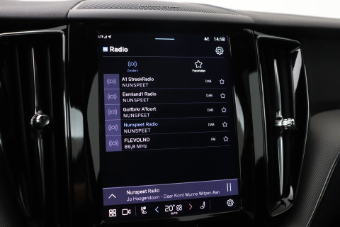 Volvo XC60 2.0 T6 Plug-in hybrid AWD Plus Black Edition | Panoramadak | Harman/Kardon | BLIS | Sportstoelen