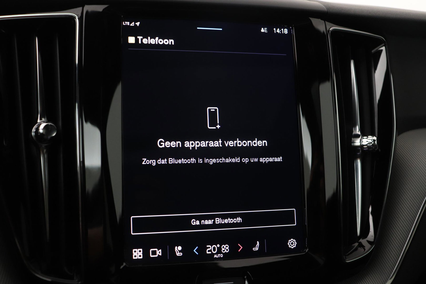 Volvo XC60 2.0 T6 Plug-in hybrid AWD Plus Black Edition | Panoramadak | Harman/Kardon | BLIS | Sportstoelen