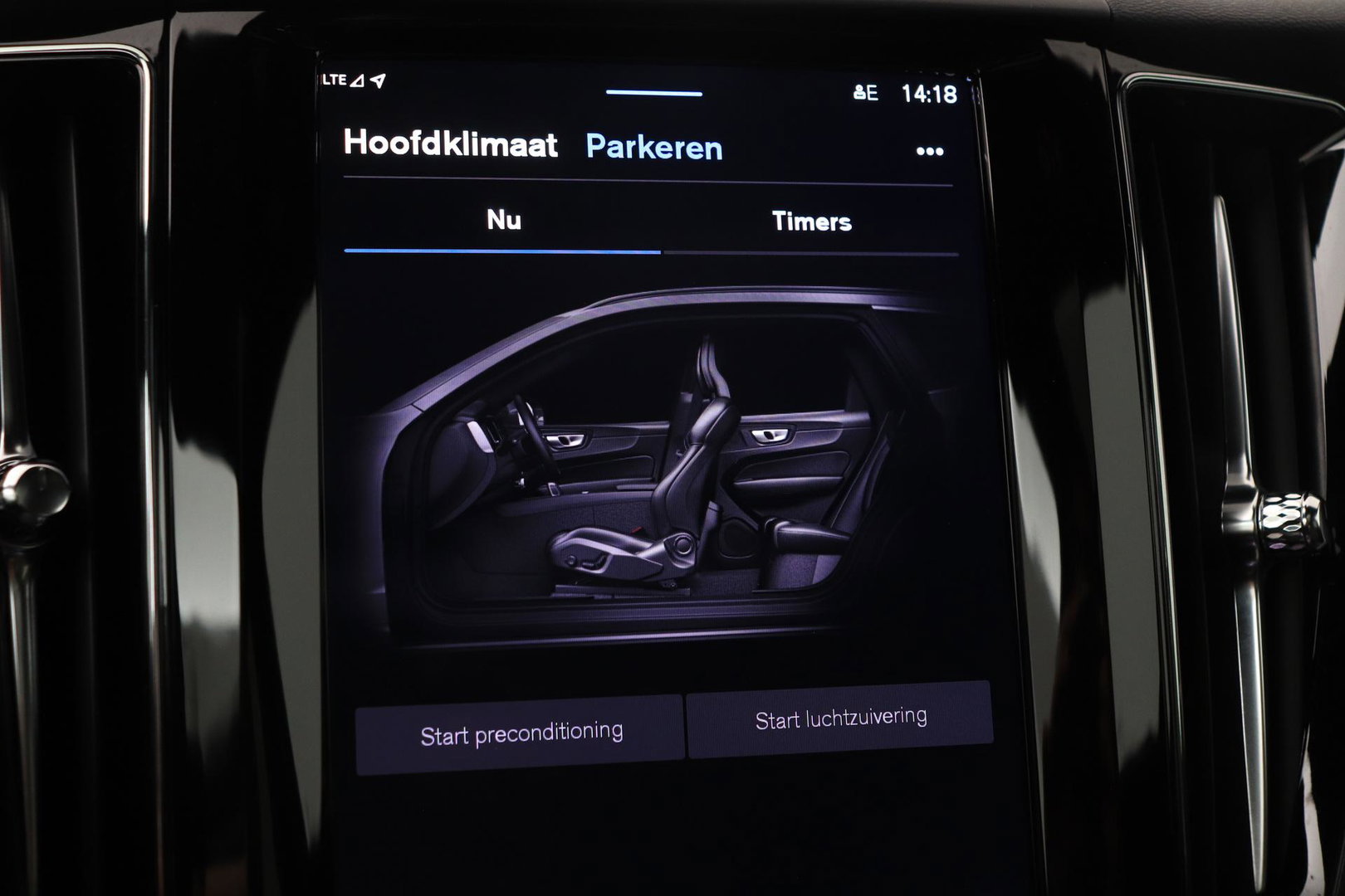 Volvo XC60 2.0 T6 Plug-in hybrid AWD Plus Black Edition | Panoramadak | Harman/Kardon | BLIS | Sportstoelen