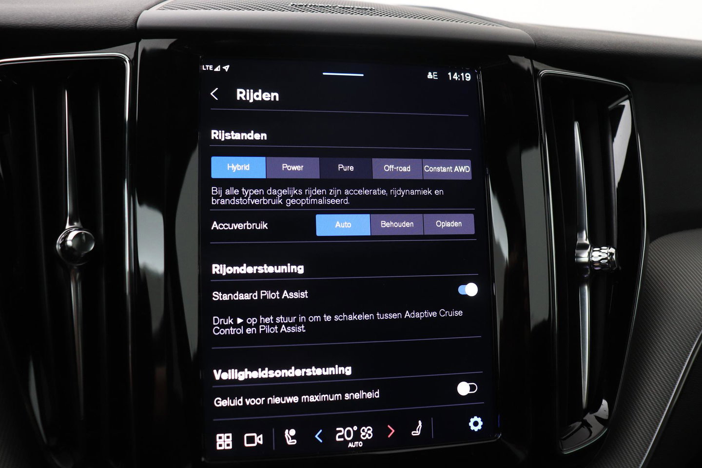 Volvo XC60 2.0 T6 Plug-in hybrid AWD Plus Black Edition | Panoramadak | Harman/Kardon | BLIS | Sportstoelen