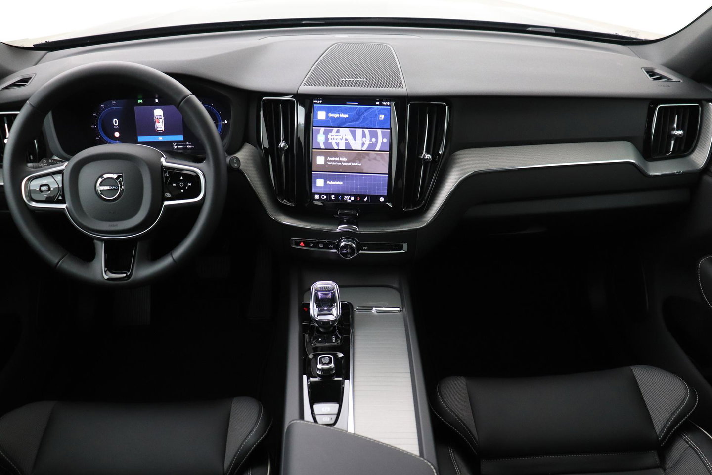 Volvo XC60 2.0 T6 Plug-in hybrid AWD Plus Black Edition | Panoramadak | Harman/Kardon | BLIS | Sportstoelen