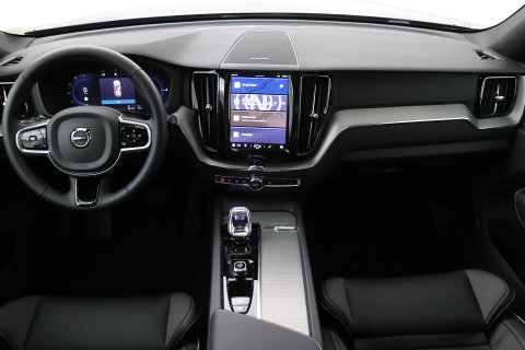 Volvo XC60 2.0 T6 Plug-in hybrid AWD Plus Black Edition | Panoramadak | Harman/Kardon | BLIS | Sportstoelen