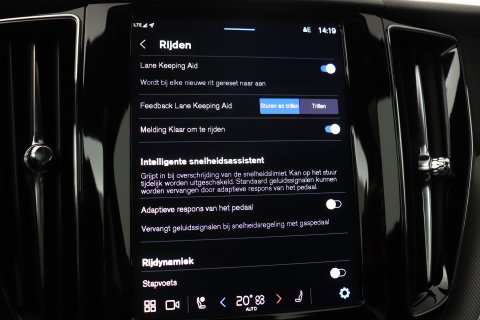 Volvo XC60 2.0 T6 Plug-in hybrid AWD Plus Black Edition | Panoramadak | Harman/Kardon | BLIS | Sportstoelen
