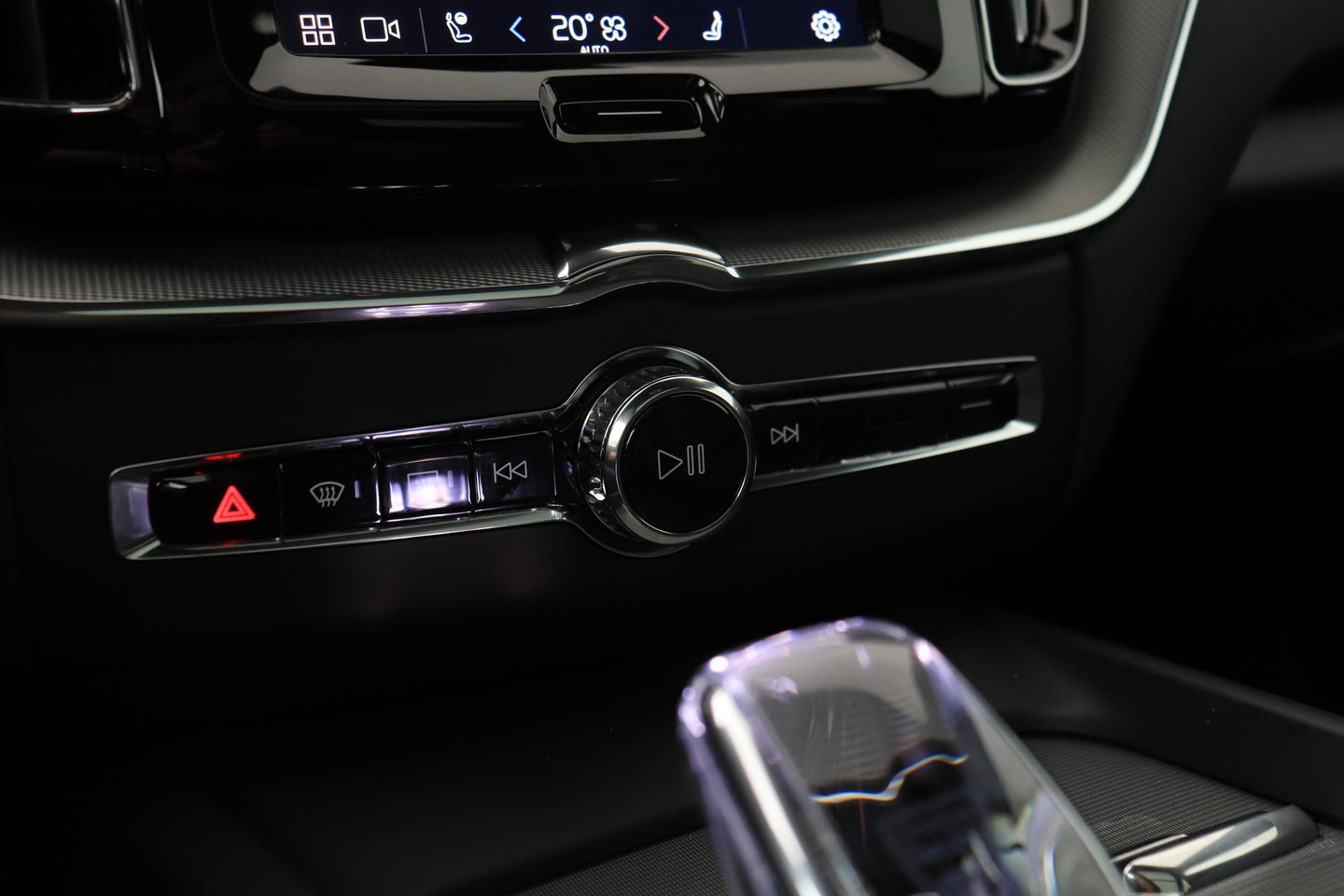 Volvo XC60 2.0 T6 Plug-in hybrid AWD Plus Black Edition | Panoramadak | Harman/Kardon | BLIS | Sportstoelen