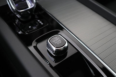 Volvo XC60 2.0 T6 Plug-in hybrid AWD Plus Black Edition | Panoramadak | Harman/Kardon | BLIS | Sportstoelen
