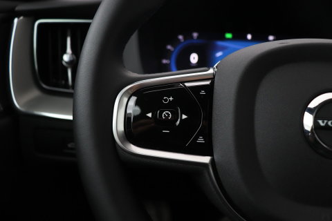 Volvo XC60 2.0 T6 Plug-in hybrid AWD Plus Black Edition | Panoramadak | Harman/Kardon | BLIS | Sportstoelen