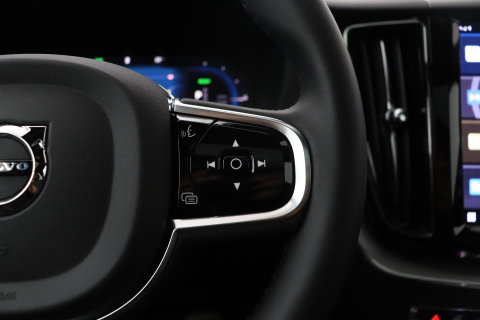 Volvo XC60 2.0 T6 Plug-in hybrid AWD Plus Black Edition | Panoramadak | Harman/Kardon | BLIS | Sportstoelen