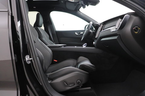 Volvo XC60 2.0 T6 Plug-in hybrid AWD Plus Black Edition | Panoramadak | Harman/Kardon | BLIS | Sportstoelen