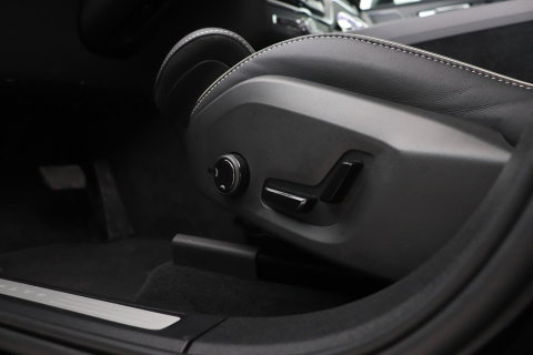 Volvo XC60 2.0 T6 Plug-in hybrid AWD Plus Black Edition | Panoramadak | Harman/Kardon | BLIS | Sportstoelen