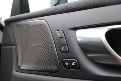 Volvo XC60 2.0 T6 Plug-in hybrid AWD Plus Black Edition | Panoramadak | Harman/Kardon | BLIS | Sportstoelen