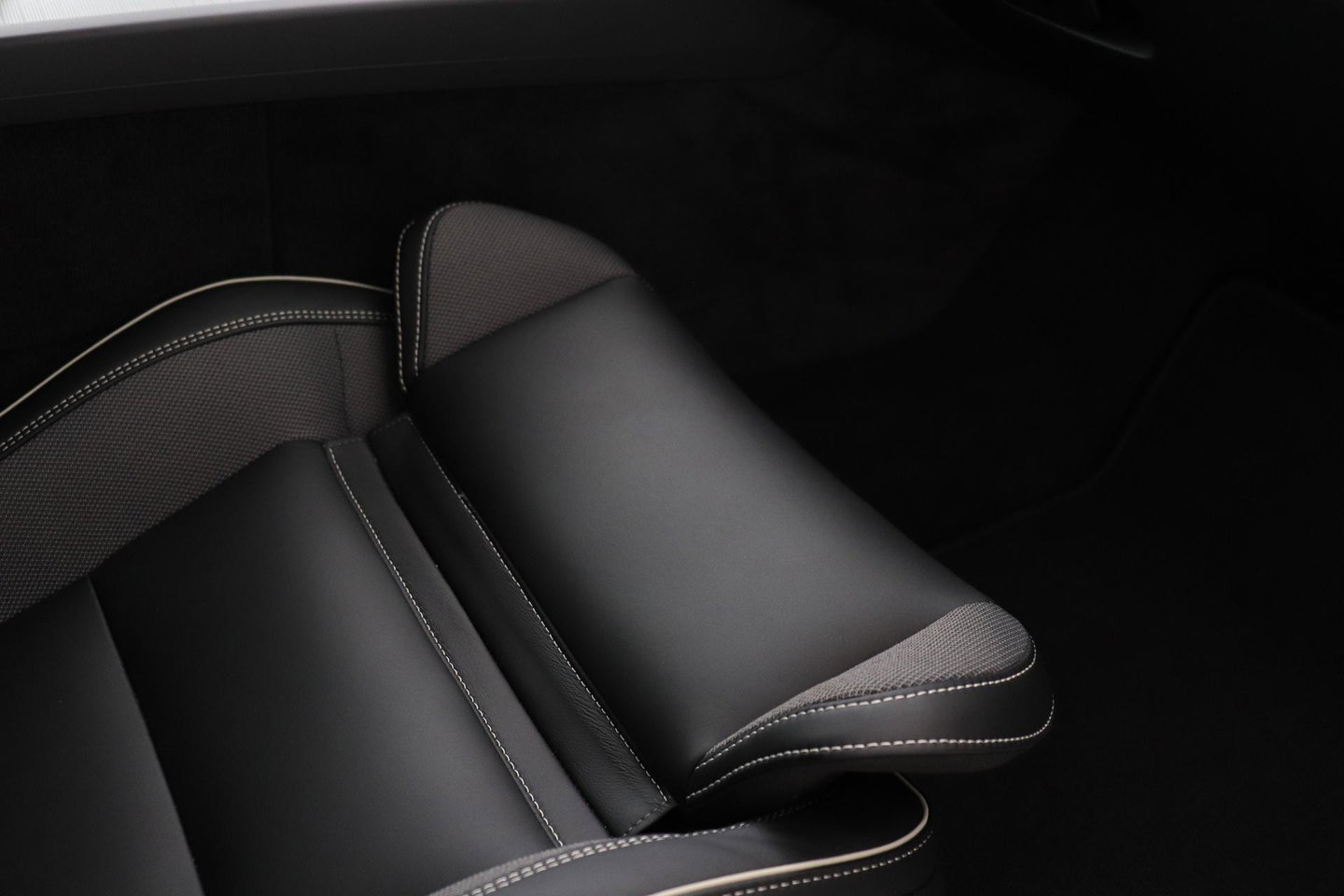 Volvo XC60 2.0 T6 Plug-in hybrid AWD Plus Black Edition | Panoramadak | Harman/Kardon | BLIS | Sportstoelen