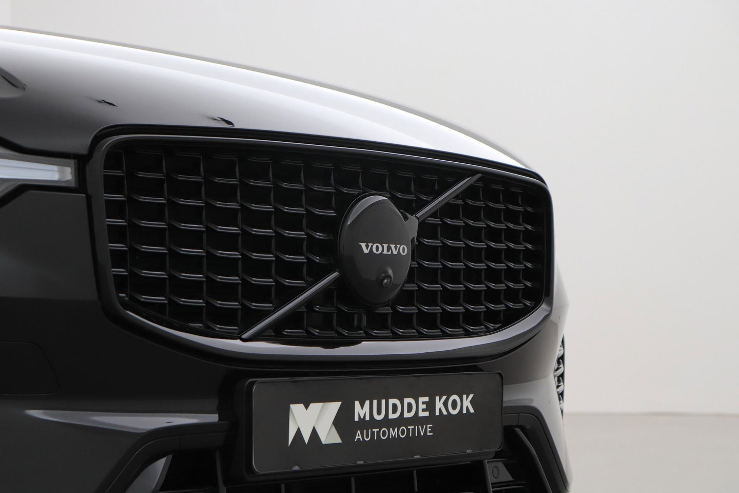 Volvo XC60 2.0 T6 Plug-in hybrid AWD Plus Black Edition | Panoramadak | Harman/Kardon | BLIS | Sportstoelen