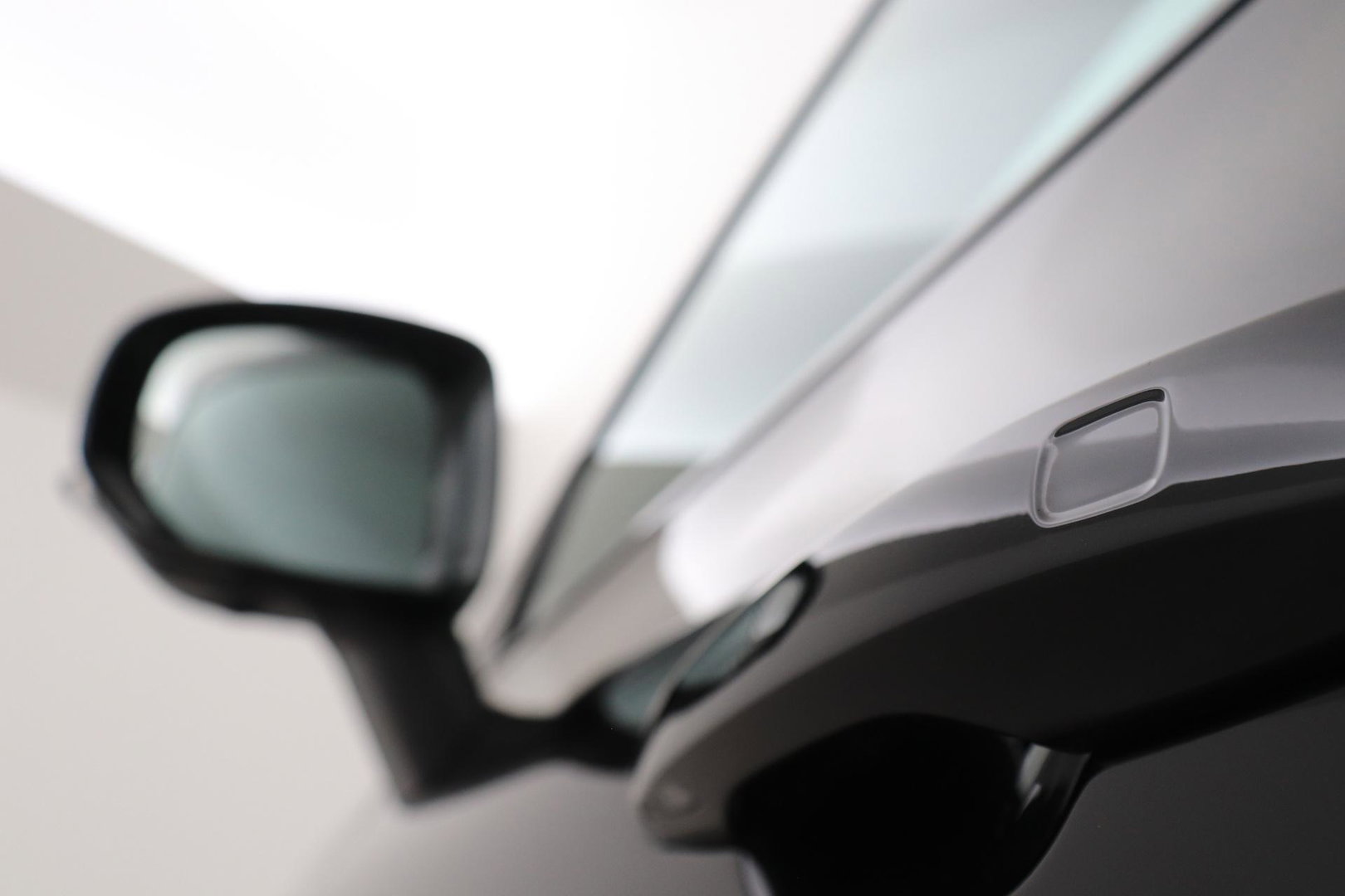 Volvo XC60 2.0 T6 Plug-in hybrid AWD Plus Black Edition | Panoramadak | Harman/Kardon | BLIS | Sportstoelen