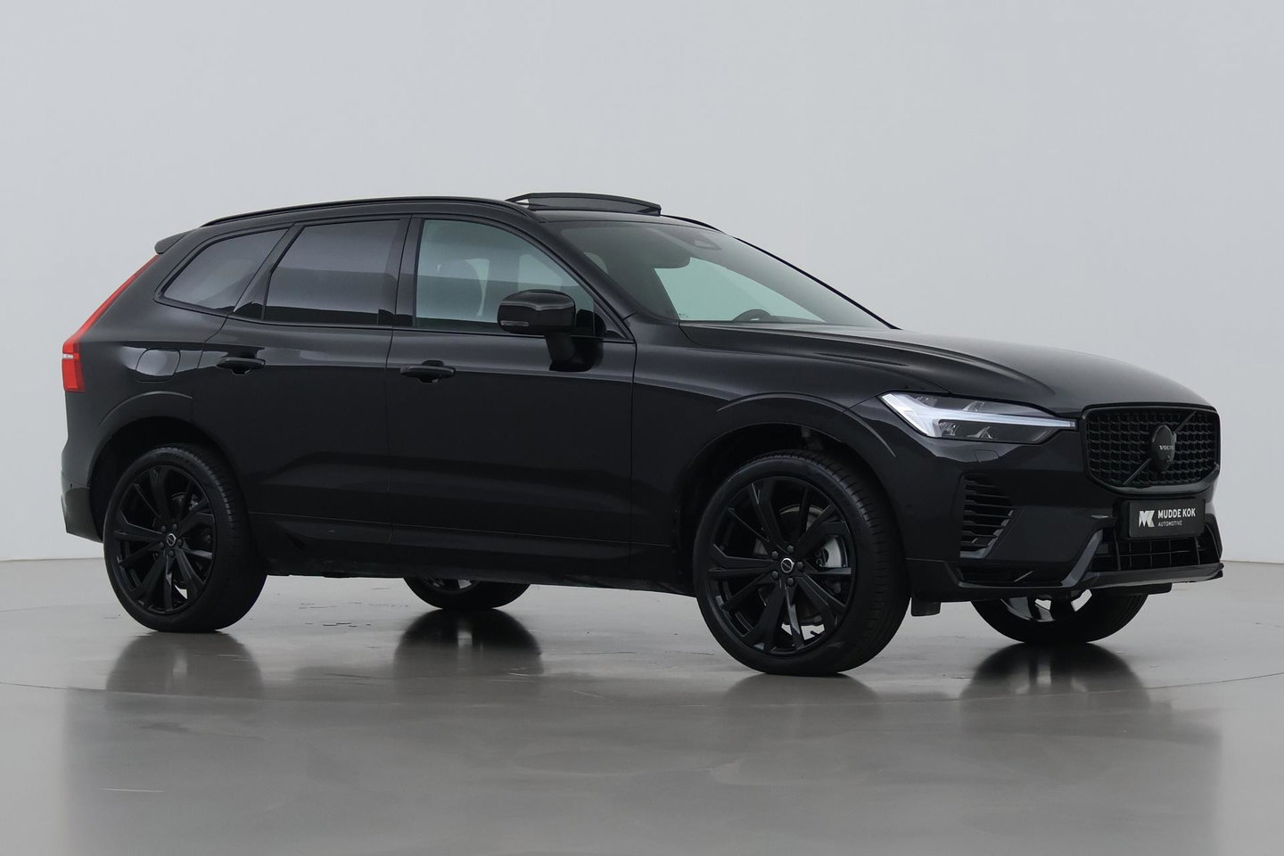 Volvo XC60 2.0 T6 Plug-in hybrid AWD Plus Black Edition | Panoramadak | Harman/Kardon | BLIS | Sportstoelen