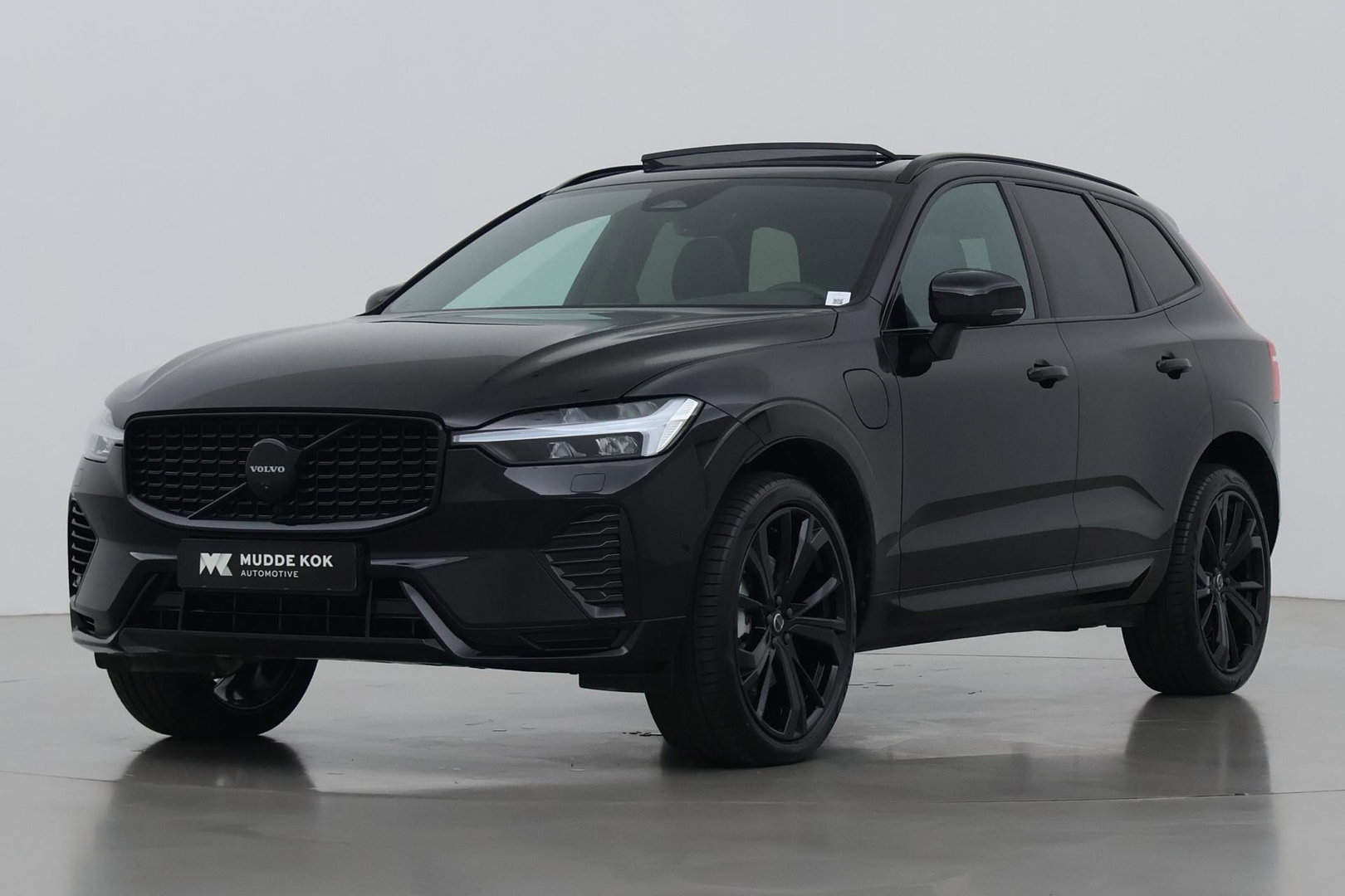 Volvo XC60 2.0 T6 Plug-in hybrid AWD Plus Black Edition | Panoramadak | Harman/Kardon | BLIS | Sportstoelen