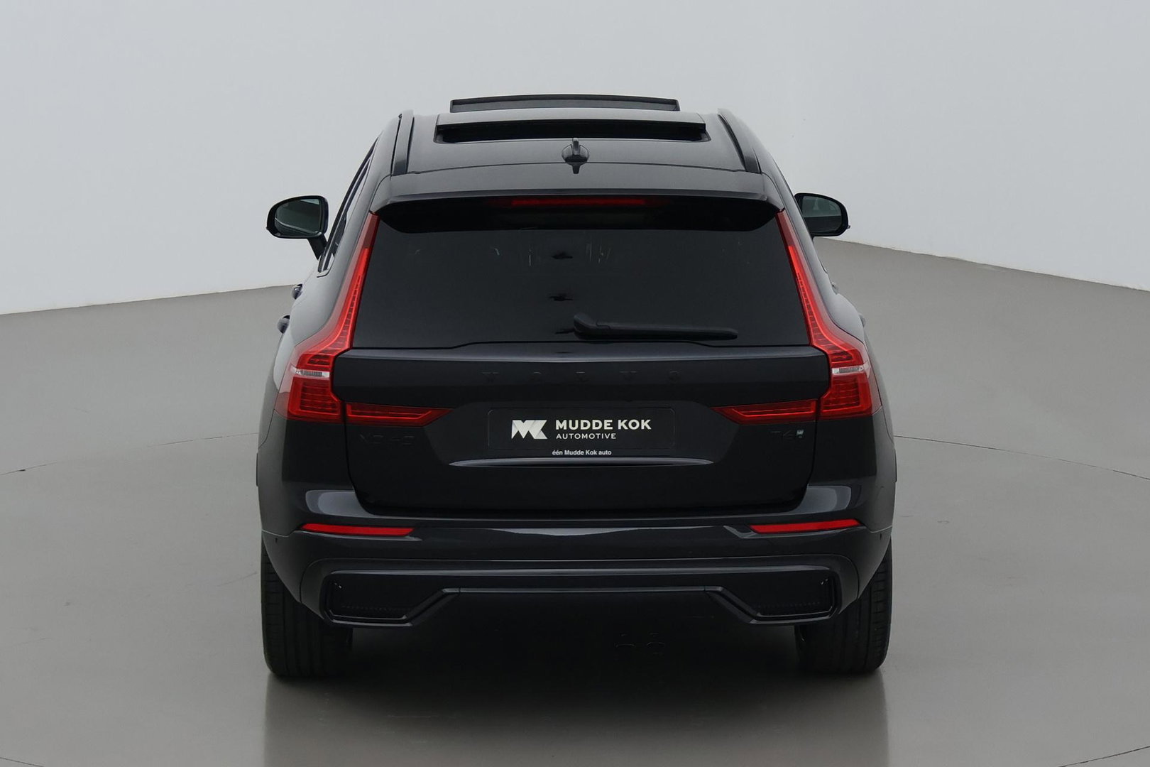 Volvo XC60 2.0 T6 Plug-in hybrid AWD Plus Black Edition | Panoramadak | Harman/Kardon | BLIS | Sportstoelen