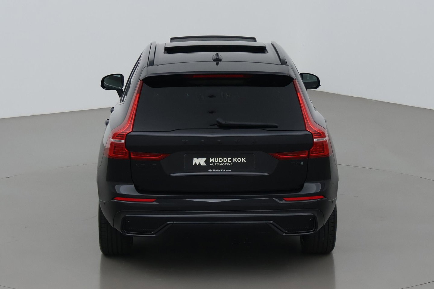 Volvo XC60 2.0 T6 Plug-in hybrid AWD Plus Black Edition | Panoramadak | Harman/Kardon | BLIS | Sportstoelen