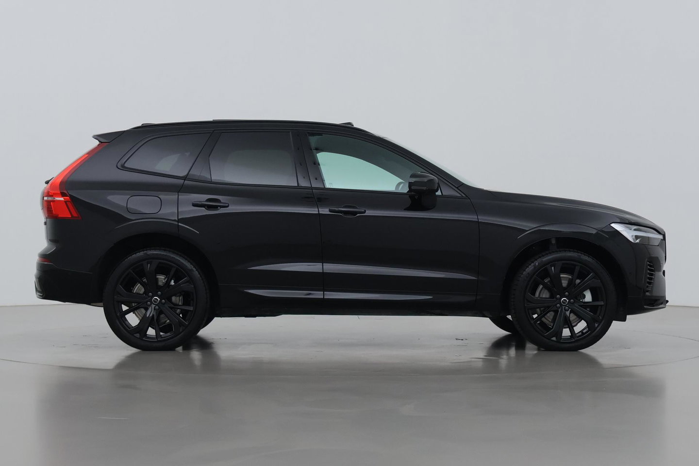 Volvo XC60 2.0 T6 Plug-in hybrid AWD Plus Black Edition | Panoramadak | Harman/Kardon | BLIS | Sportstoelen
