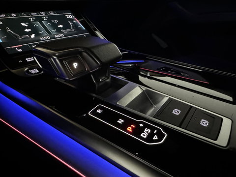 Audi Q8 55 TFSI e quattro S-line Pano Sfeer Luchtver. Trekh.