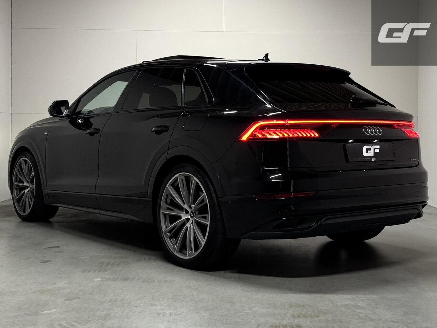 Audi Q8 55 TFSI e quattro S-line Pano Sfeer Luchtver. Trekh.
